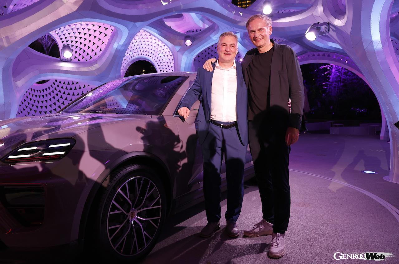 ポルシェAG取締役会会長のオリバー・ブルーメと、マカン製品ライン担当のイェルク・ケルナー。