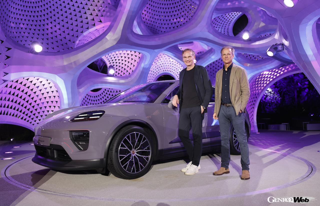 ポルシェAG取締役会会長のオリバー・ブルーメと、スタイルポルシェ責任者のミヒャエル・マウアー。