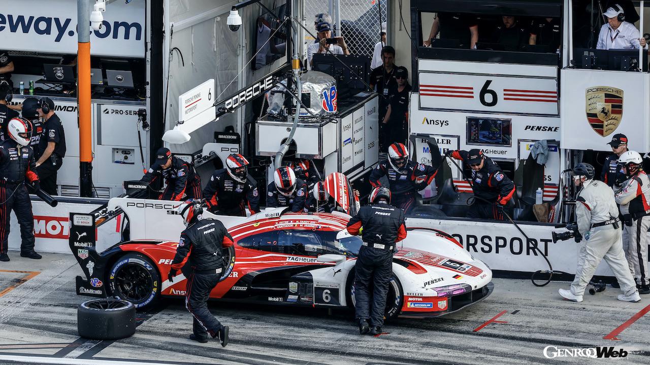 IMSAウェザーテック・スポーツカー選手権開幕戦「ロレックス・デイトナ24時間レース」を走行する、ポルシェ 963。