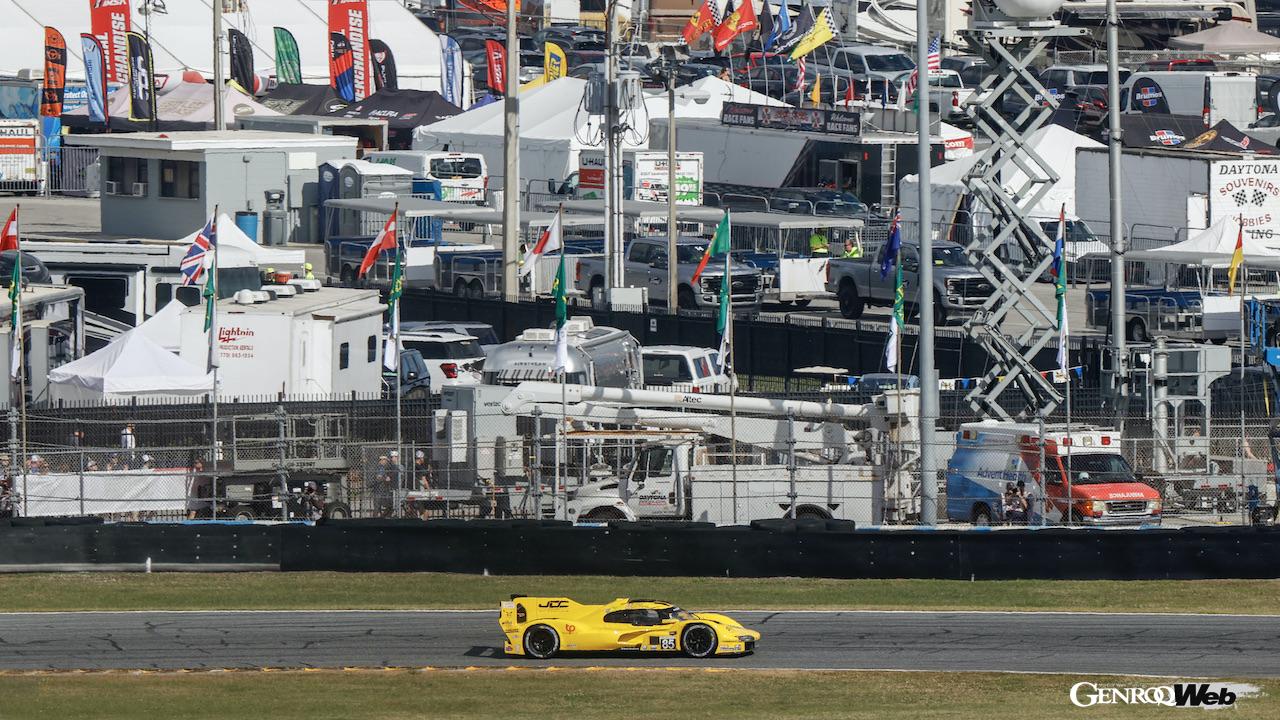 IMSAウェザーテック・スポーツカー選手権開幕戦「ロレックス・デイトナ24時間レース」を走行する、ポルシェ 963。