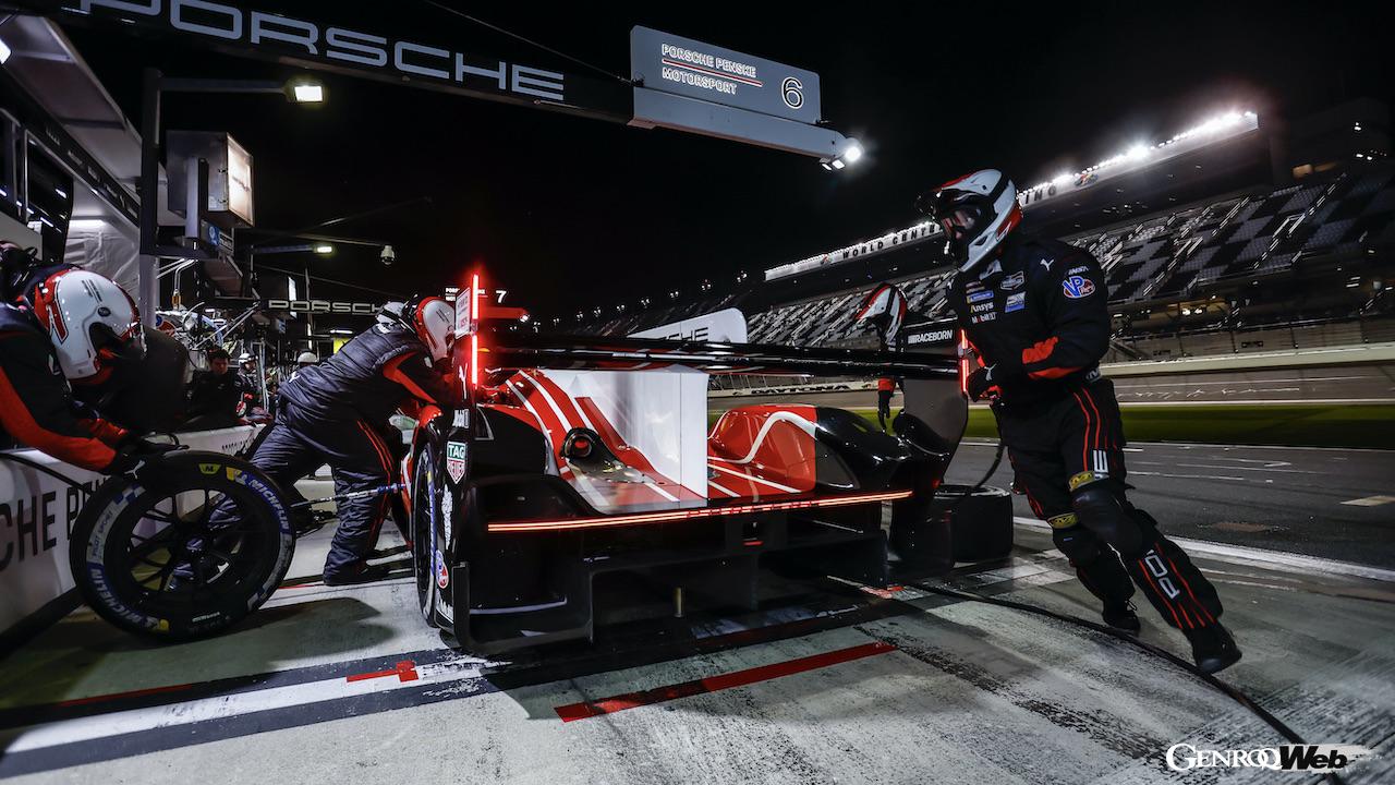 IMSAウェザーテック・スポーツカー選手権開幕戦「ロレックス・デイトナ24時間レース」を走行する、ポルシェ 963。