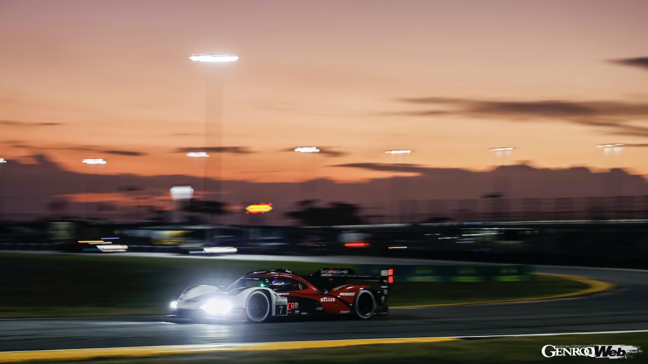 IMSAウェザーテック・スポーツカー選手権開幕戦「ロレックス・デイトナ24時間レース」を走行する、ポルシェ 963。