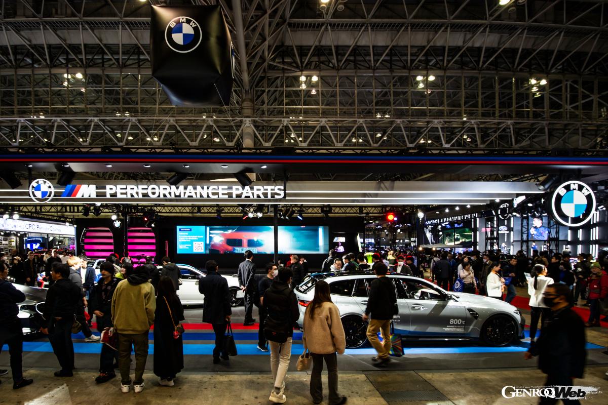 開放的な空間に仕立てられた東京オートサロン2024のBMWブース。