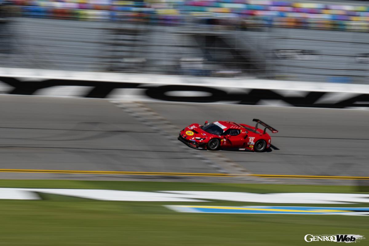 数多くの強豪GT3マシンがしのぎを削るGTDクラスに参戦するフェラーリ 296 GT3。