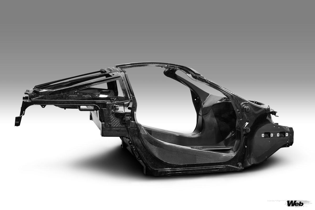 720Sのために新設計されたモノコックは上部構造部までを一体成型した「モノケージⅡ」を採用。