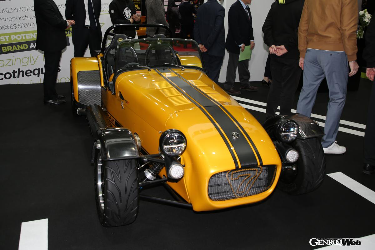 「セブン 270」の後継モデルとして導入される「セブン 340」は、最高出力172Pを発揮するフォード製2.0リッター・デュラテック・エンジンを搭載する。