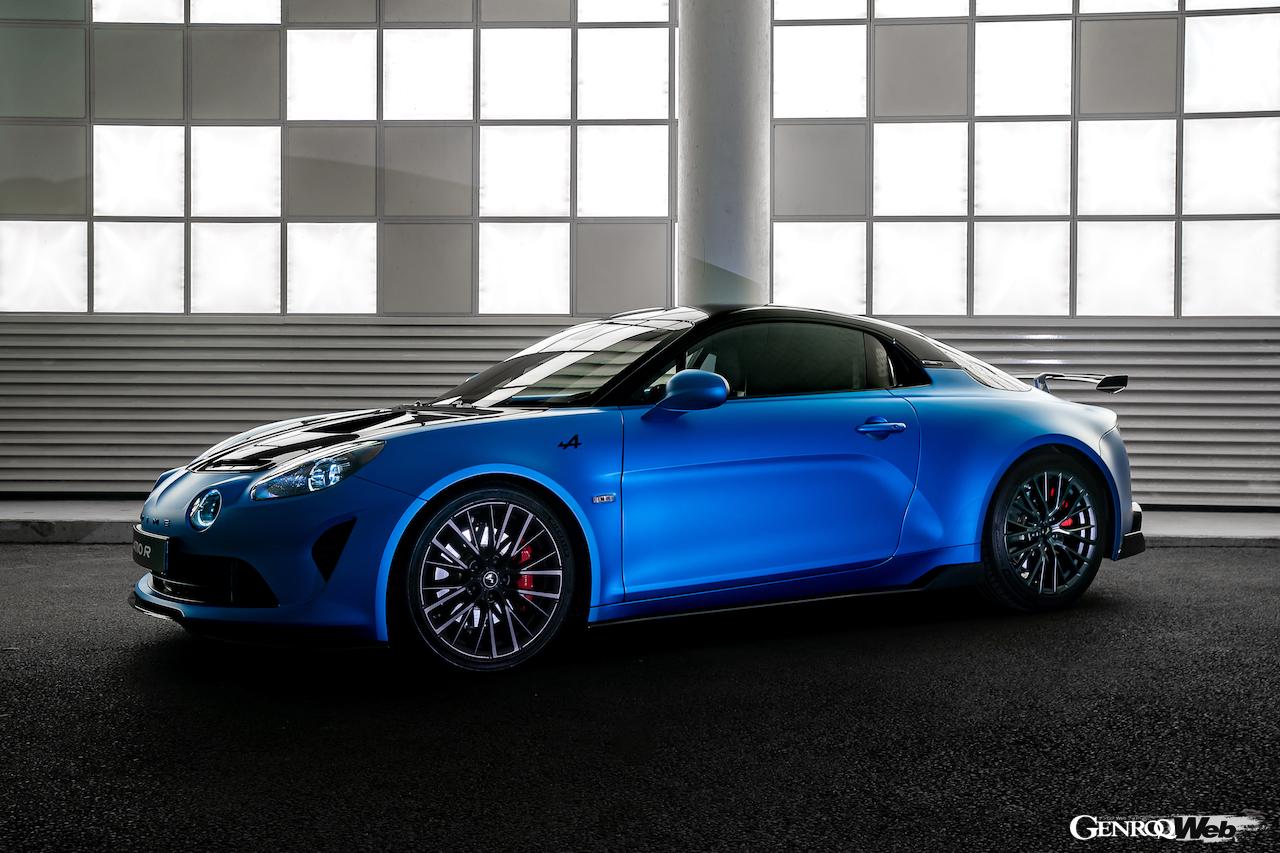 軽量化が施されたスポーツグレード「A110 R」をベースに、専用のエクステリアが採用された「アルピーヌ A110 R TURINI」の日本導入がスタートした。