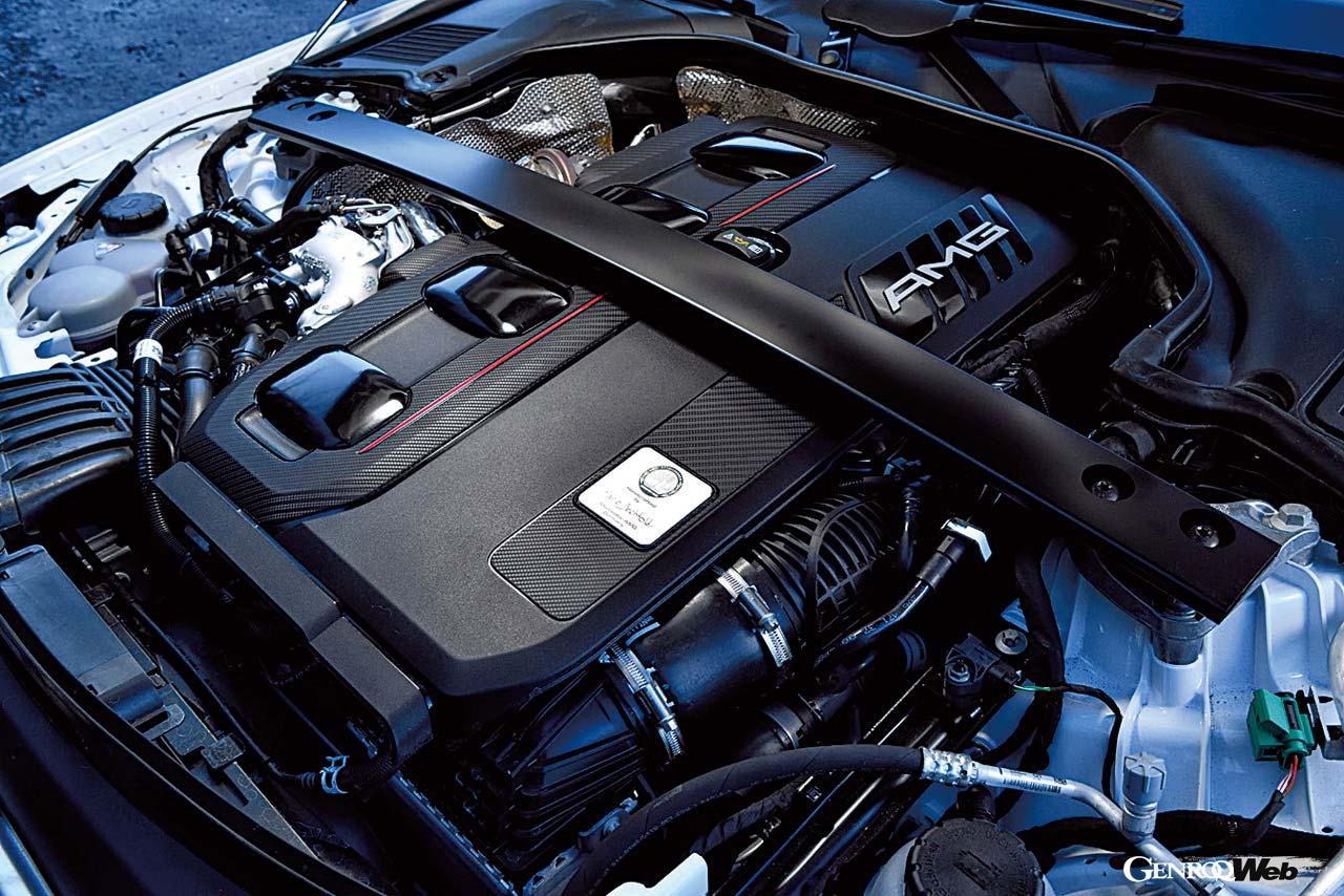 4.0リッターV型8気筒ツインターボから2.0リッター直列4気筒ターボへ、一気にダウンサイジングを図ったC 63 SのM139型エンジン。リッター当たりの最高出力は驚異の238PSである。