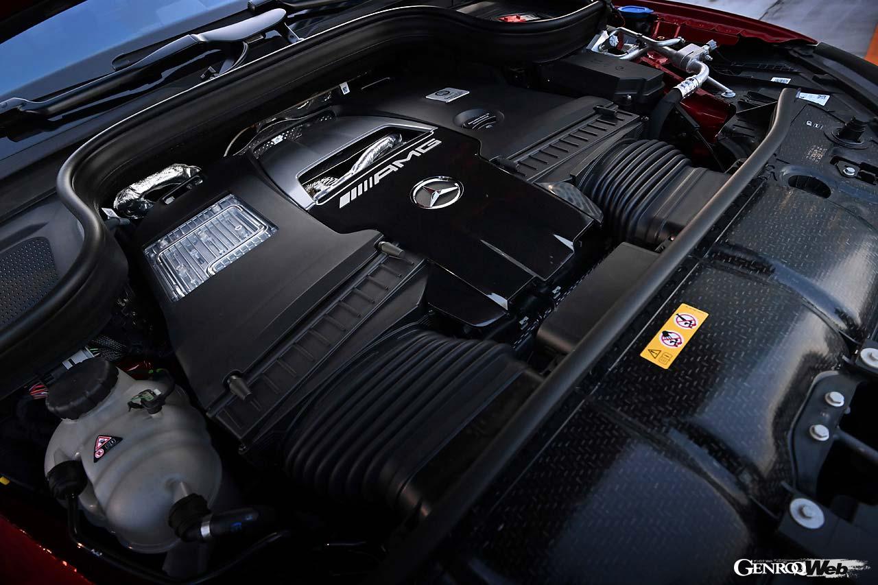 エンジンはメルセデスAMG社の完全自社開発となる4.0リッターV8ツインターボ。鍛造アルミピストンや砂型鋳造されたクローズドデッキのアルミクランクケースなど、コストを度外視した贅沢な作りが特徴。