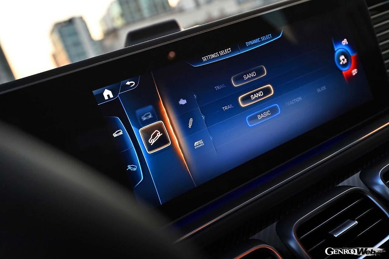 走行モード選択システム「ダイナミックセレクト」にはオフロード向けの設定が。「サンド（砂地）」「トレイル（未舗装路）」などから選ぶことができ、悪路や雪道での走破性を高めることができる。