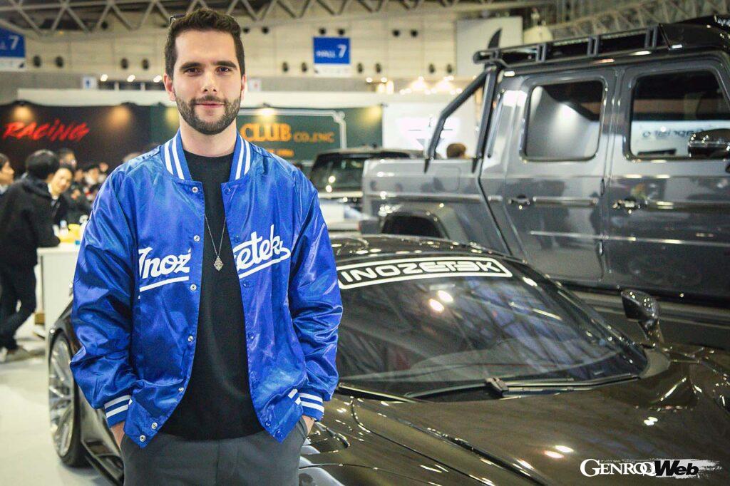 SALES DIRECTOR　Greg English