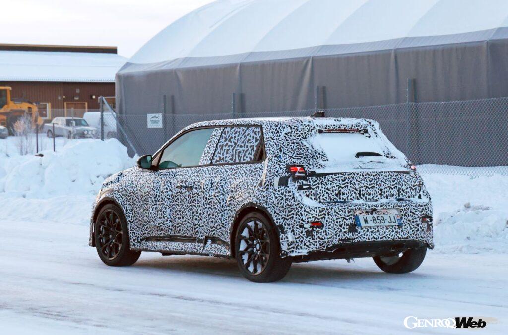 今年の半ばにはデビューする計画だと言われている。