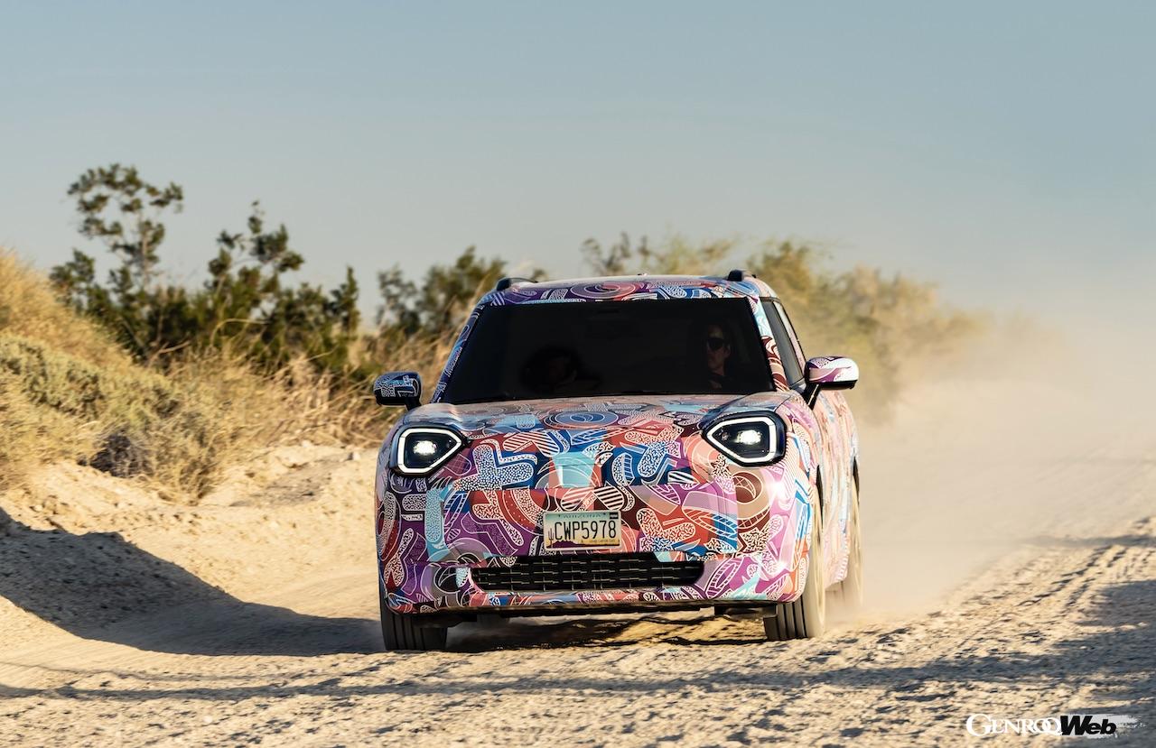カモフラージュ偽装が施された状態で、酷暑地テストを行う「MINI エースマン」。