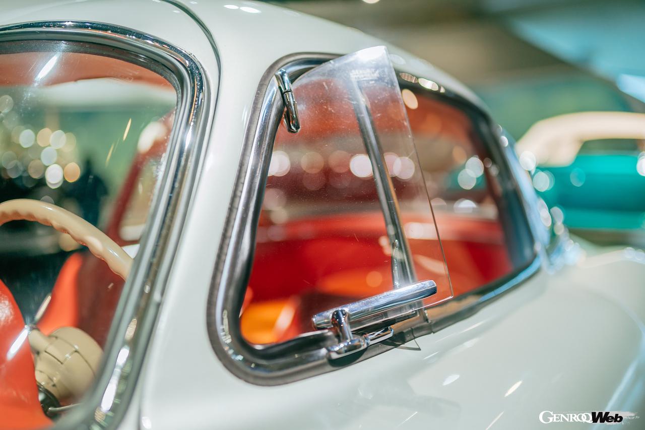 メルセデス・ベンツ 300 SL クーペに設けられた三角窓。