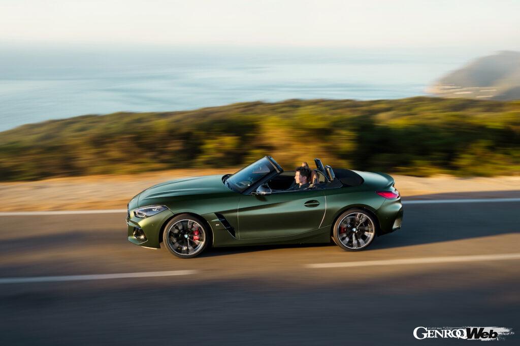 「BMW Z4 M40i ピュア インパルス エディション」の走行シーン。