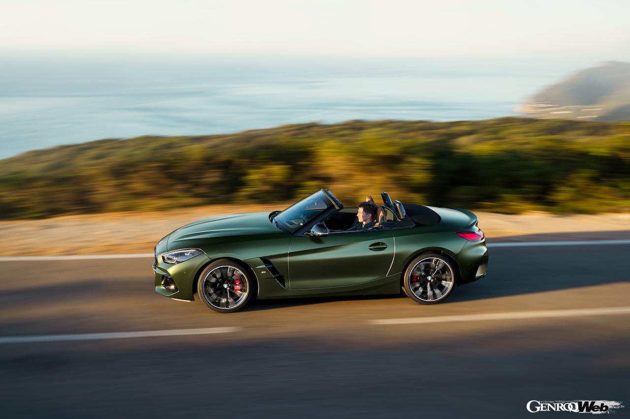 「BMW Z4 M40i ピュア インパルス エディション」の走行シーン。