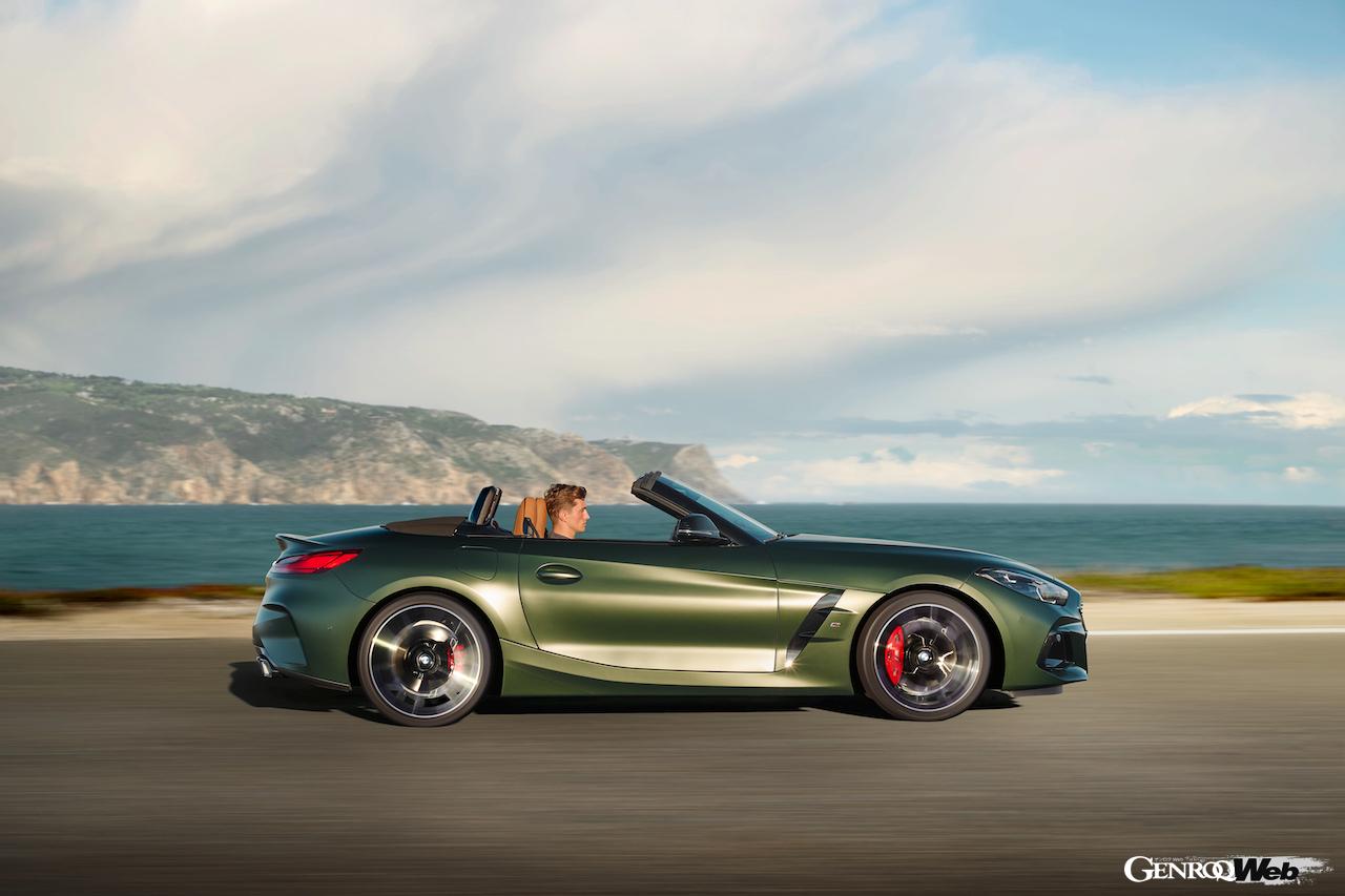 「BMW Z4 M40i ピュア インパルス エディション」の走行シーン。