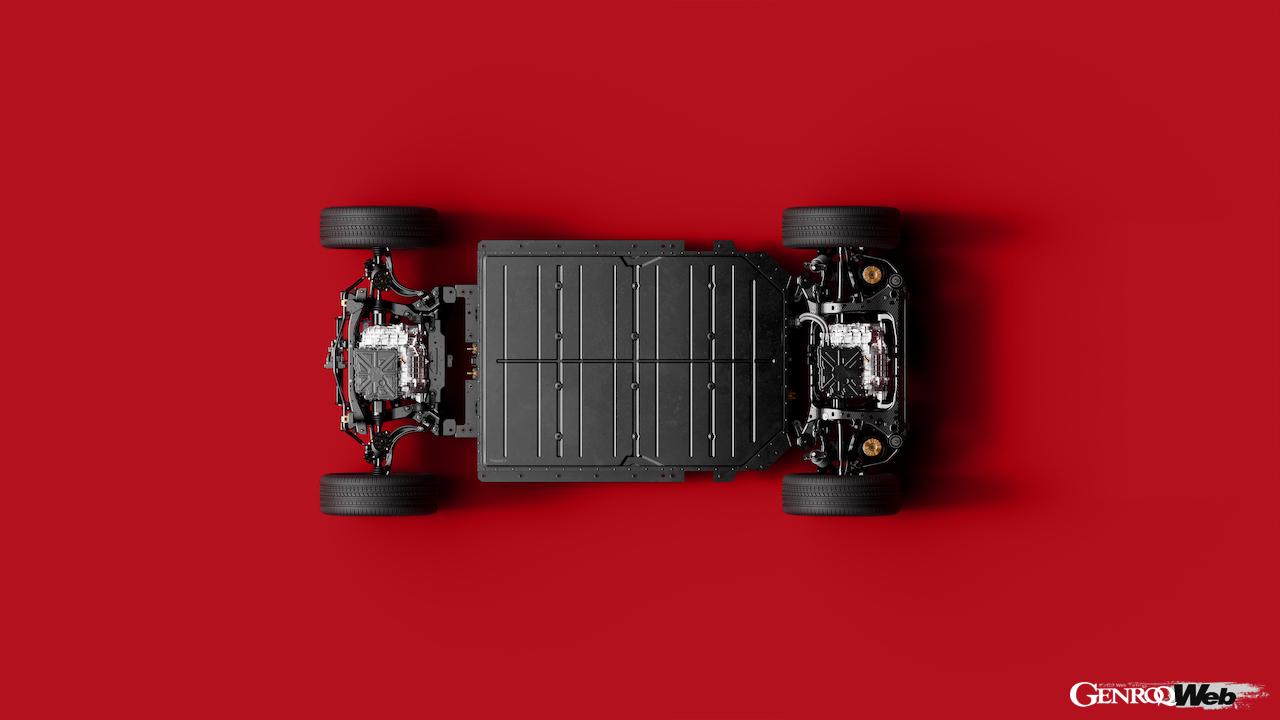 ポールスター 4は、より効率を高めた後輪駆動のシングルモーター仕様と、2基のモーターを前後アクスルに搭載し、高いパフォーマンスが与えられたデュアルモーター仕様をラインアップする。