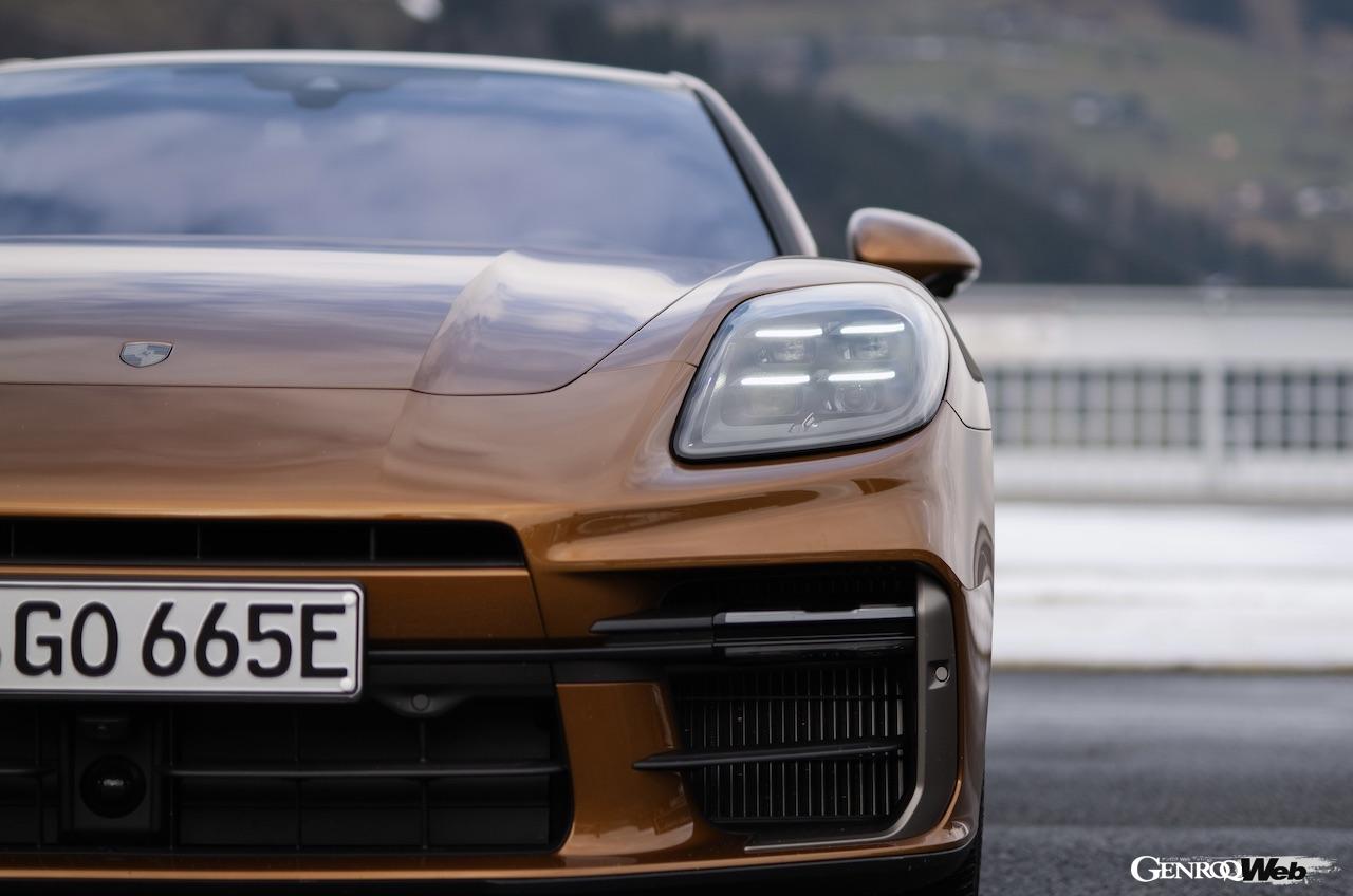 「F.A.T アイスレース」が行われたオーストリアのツェル・アム・ゼーにおいて、バルター・ロールが初めてポルシェ パナメーラ改良新型をテストドライブした。