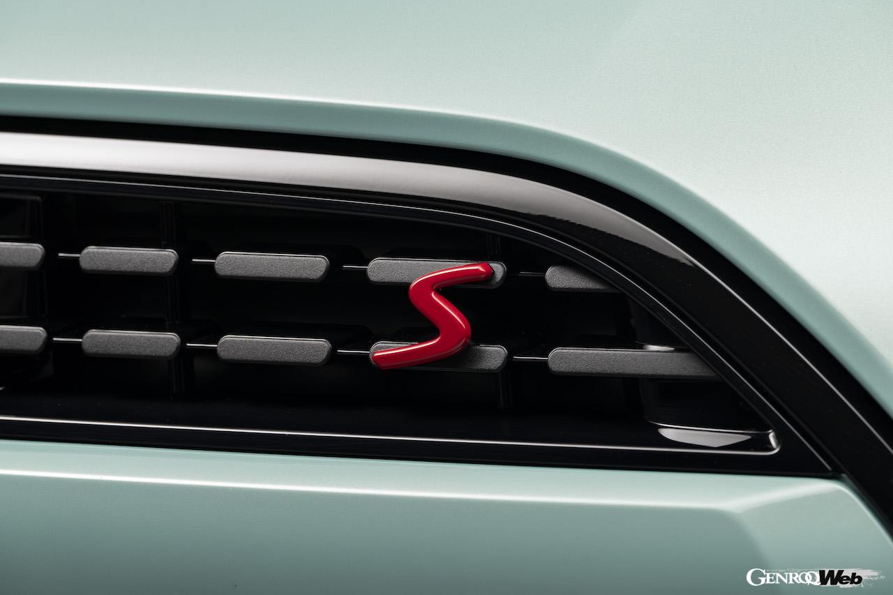 2.0リッター直列4気筒エンジンを搭載する「MINI クーパー S」のエクステリア。