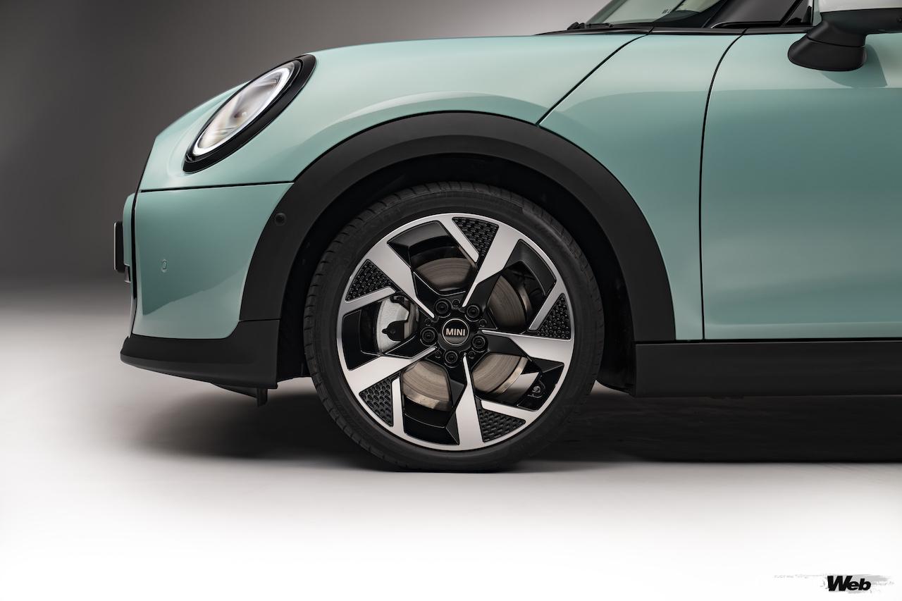2.0リッター直列4気筒エンジンを搭載する「MINI クーパー S」のエクステリア。