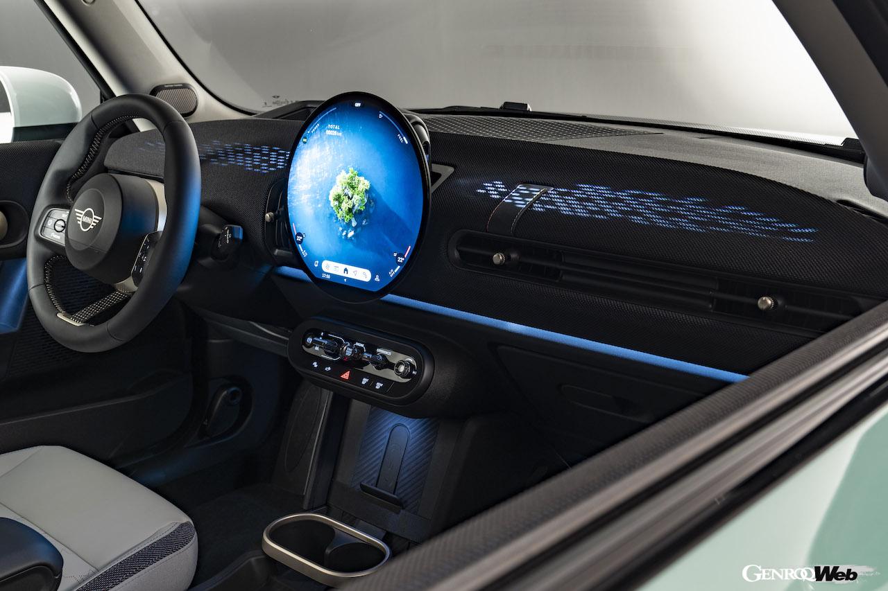 2.0リッター直列4気筒エンジンを搭載する「MINI クーパー S」のインテリア。