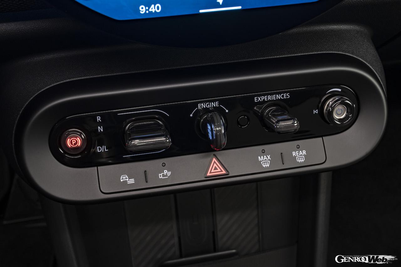 2.0リッター直列4気筒エンジンを搭載する「MINI クーパー S」のインテリア。