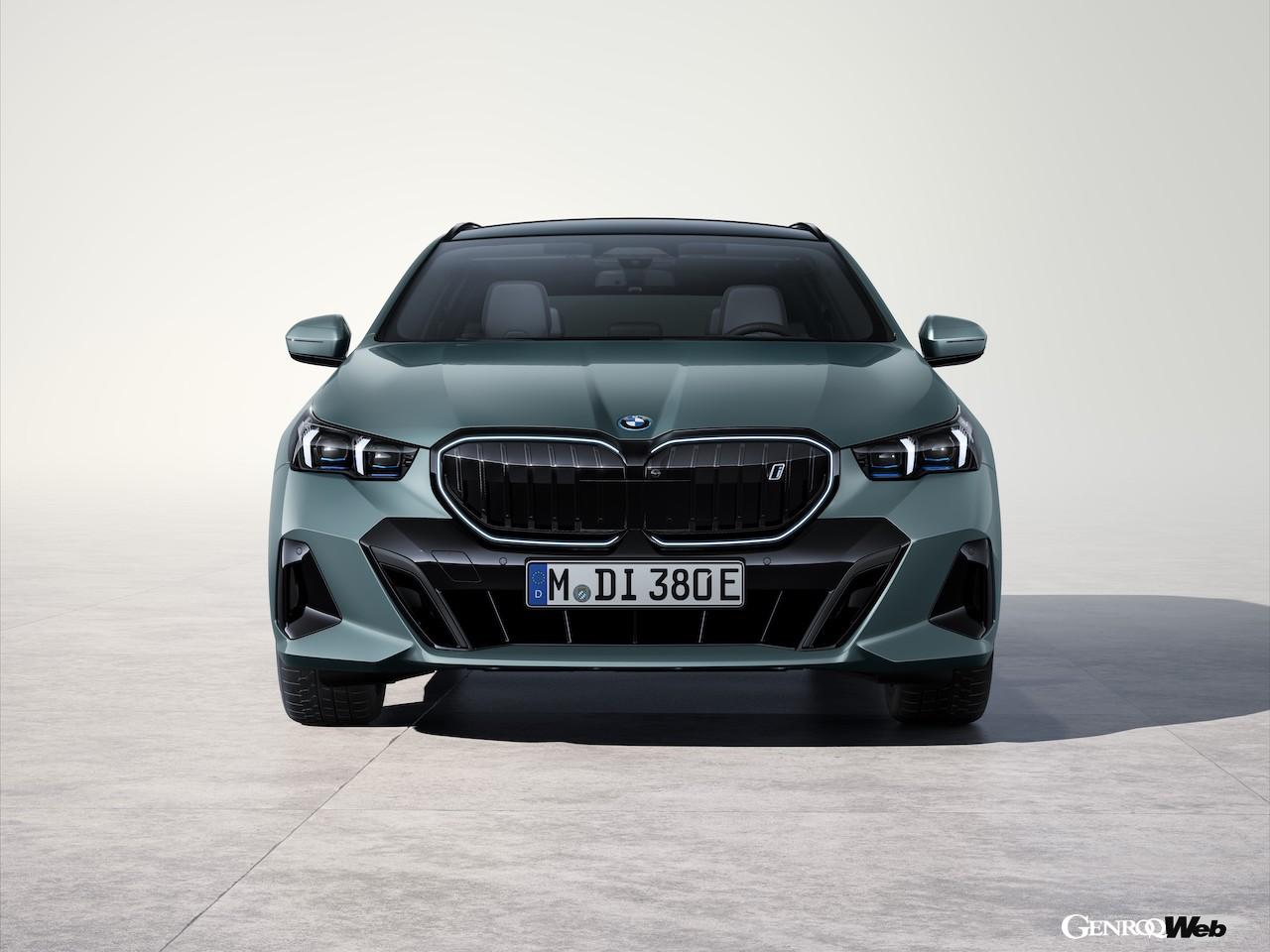 日本導入がスタートした「BMW i5 ツーリング」のエクステリア。