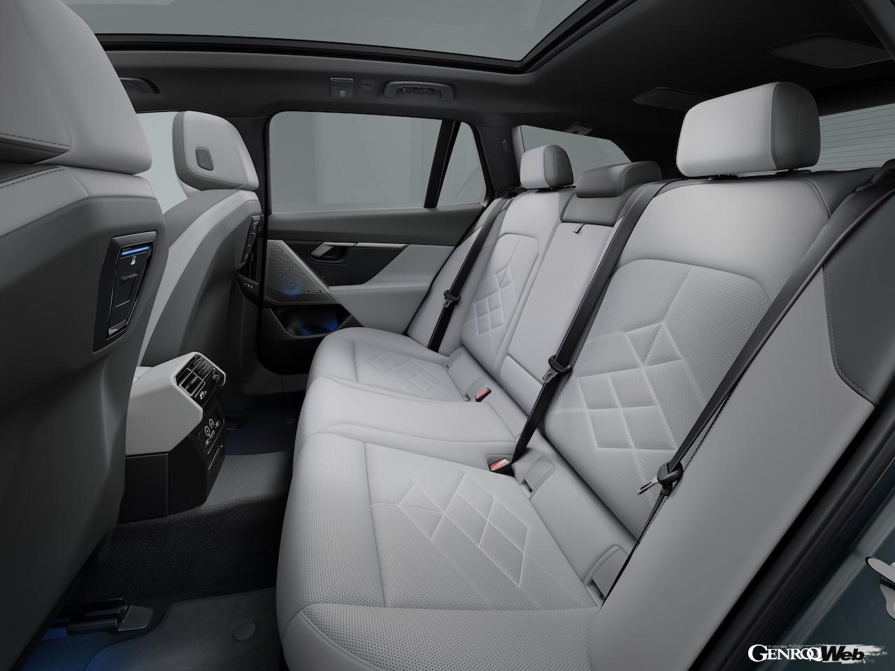 日本導入がスタートした「BMW i5 ツーリング」のインテリア。