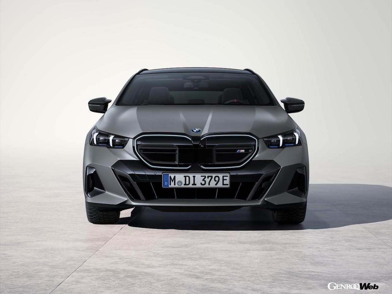 日本導入がスタートした「BMW i5 ツーリング」のエクステリア。