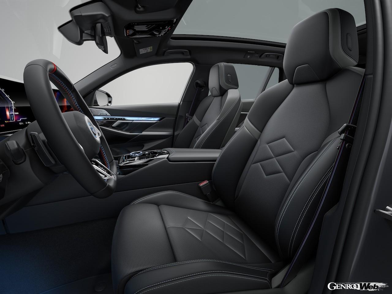 日本導入がスタートした「BMW i5 ツーリング」のインテリア。