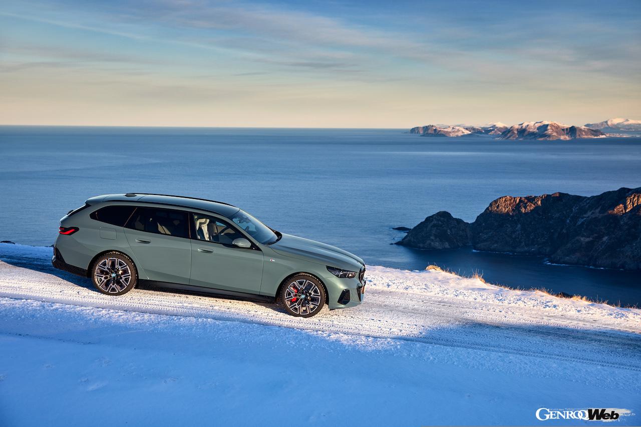 日本導入がスタートした「BMW i5 ツーリング」のエクステリア。