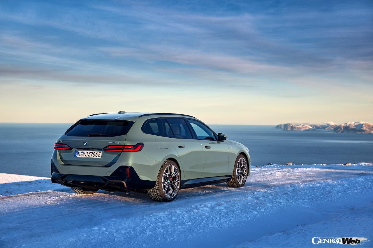 日本導入がスタートした「BMW i5 ツーリング」のエクステリア。