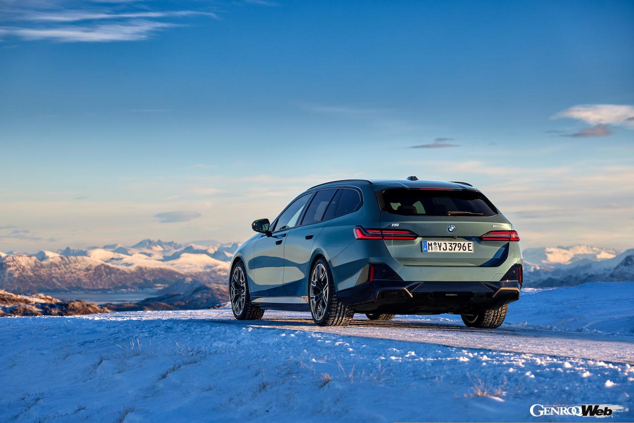 日本導入がスタートした「BMW i5 ツーリング」のエクステリア。