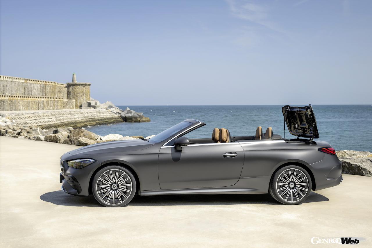 新型「メルセデス・ベンツ CLE カブリオレ」のソフトトップ開閉プロセス。