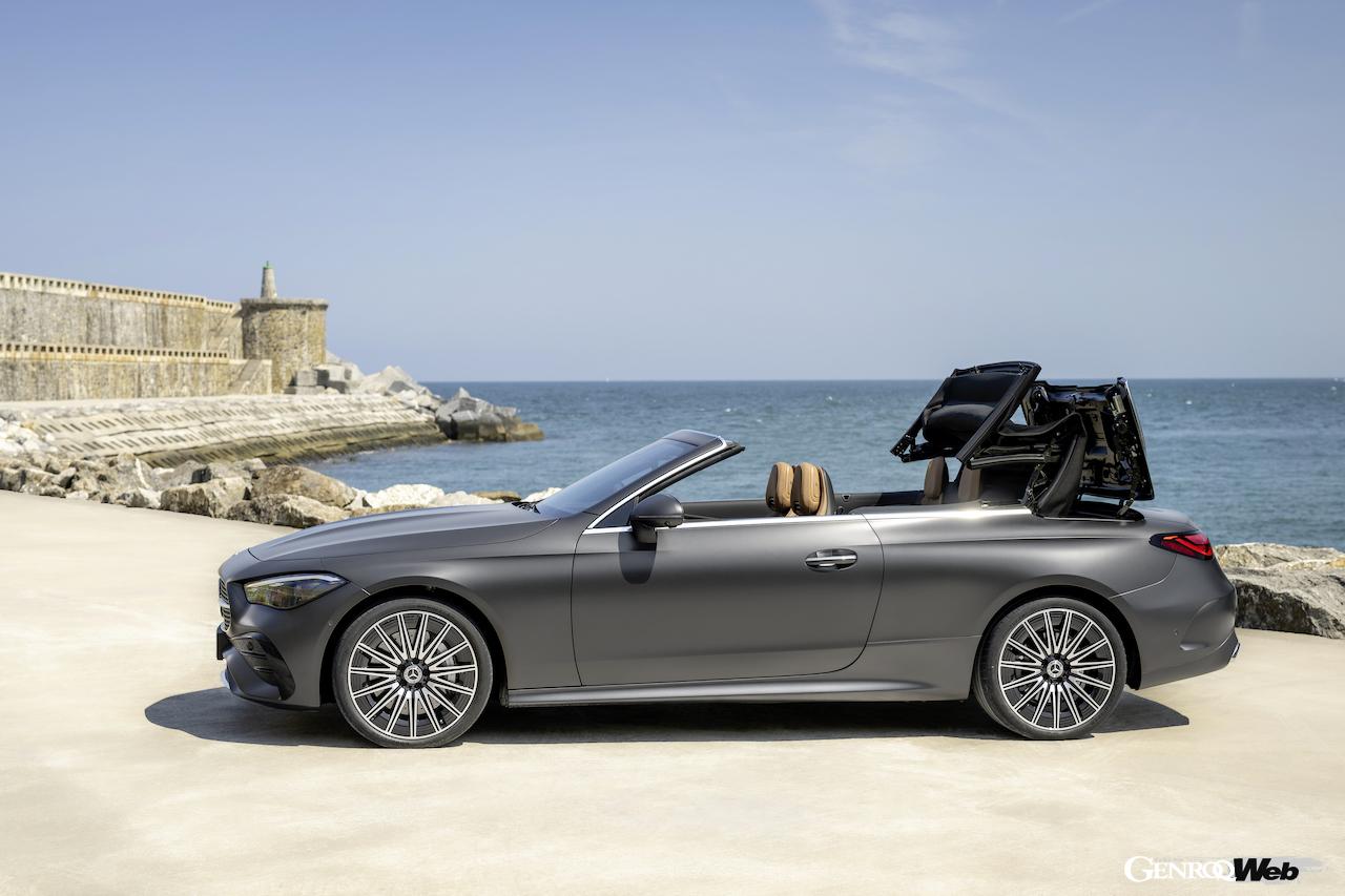 新型「メルセデス・ベンツ CLE カブリオレ」のソフトトップ開閉プロセス。