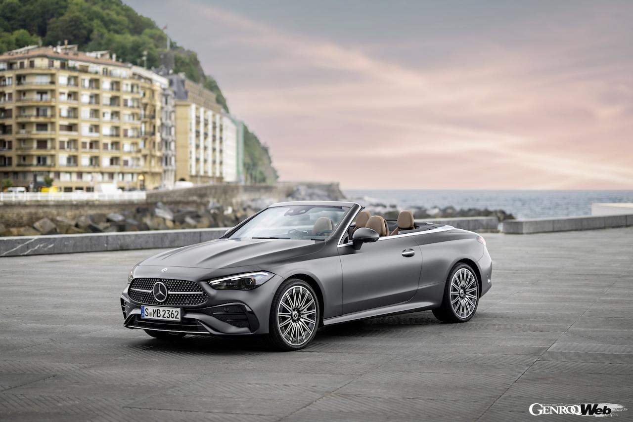 新型「メルセデス・ベンツ CLE カブリオレ」のソフトトップ開閉プロセス。