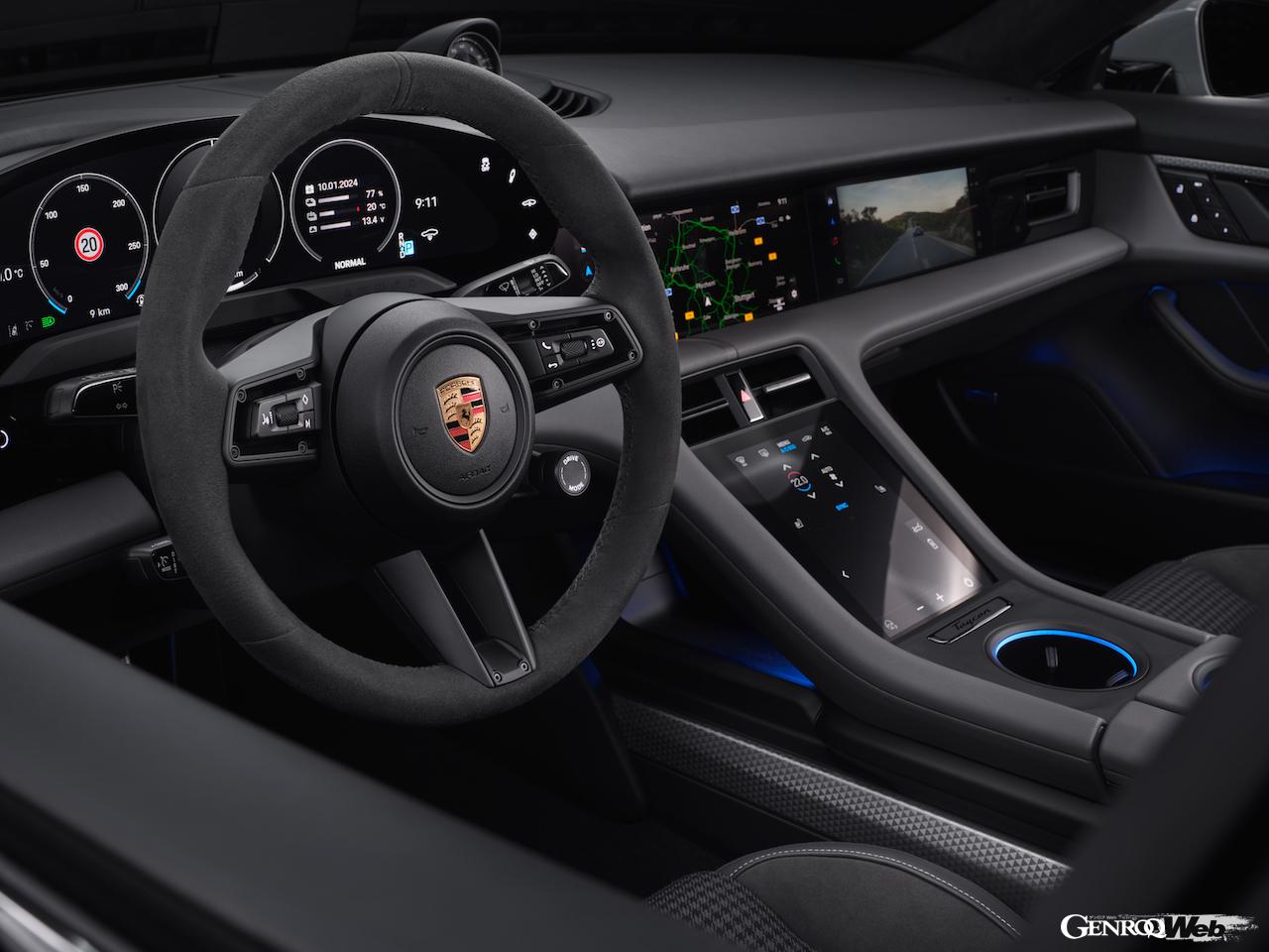 大幅な性能アップを果たした「ポルシェ タイカンクロスツーリスモ」改良新型のインテリア。