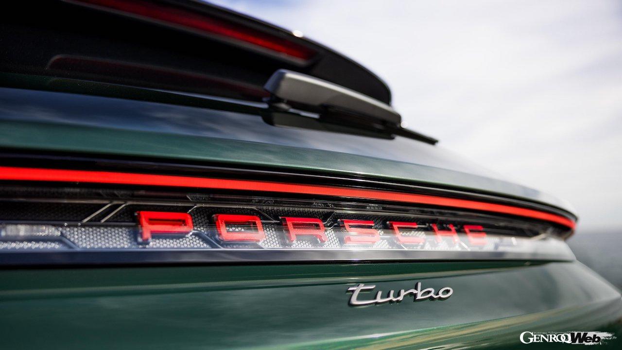 大幅な性能アップを果たした「ポルシェ タイカンクロスツーリスモ」改良新型のエクステリア。