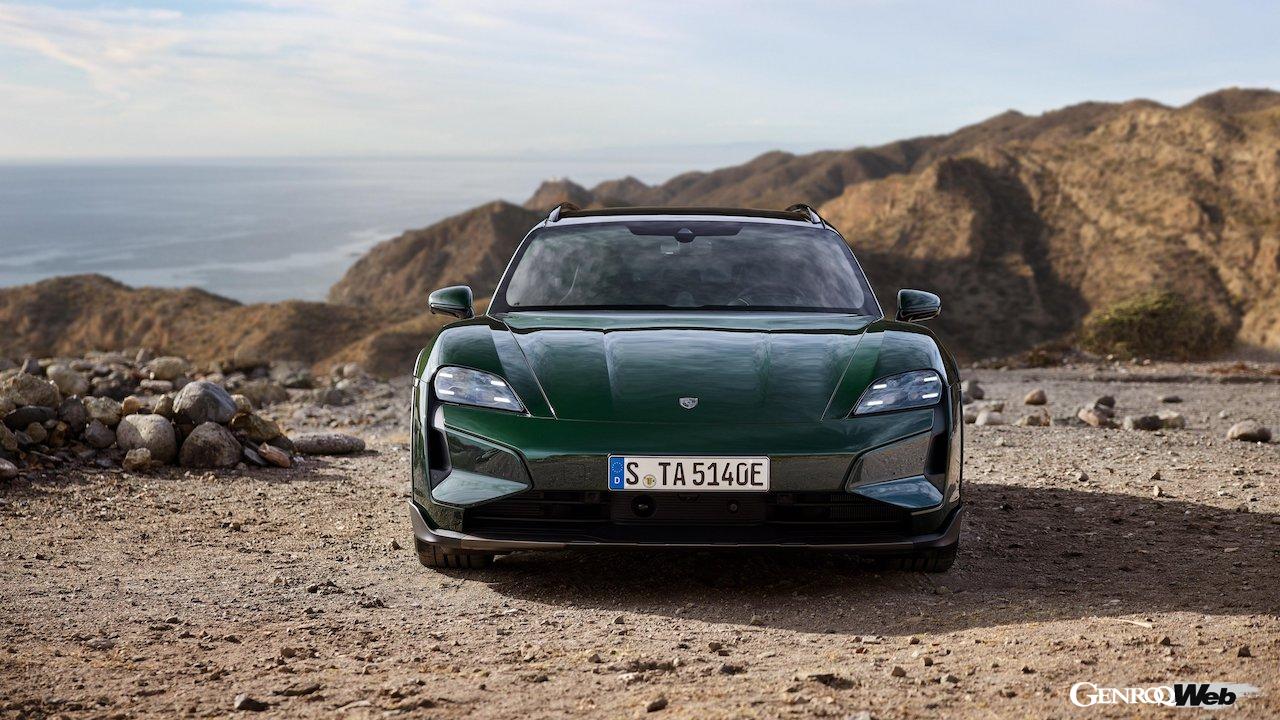 大幅な性能アップを果たした「ポルシェ タイカンクロスツーリスモ」改良新型のエクステリア。