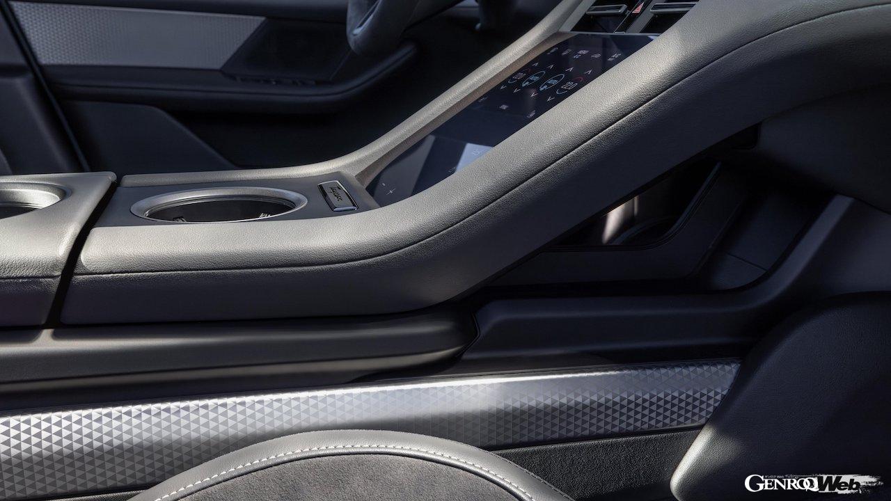 大幅な性能アップを果たした「ポルシェ タイカン」改良新型のインテリア。