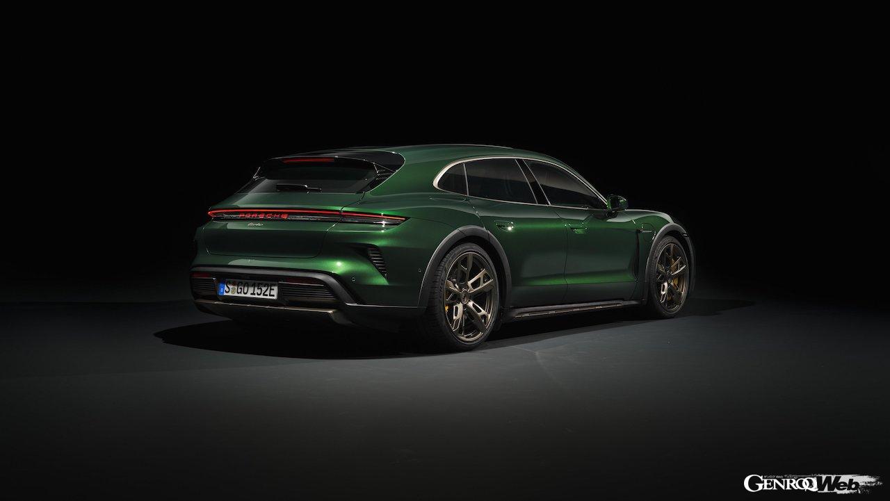大幅な性能アップを果たした「ポルシェ タイカンクロスツーリスモ」改良新型のエクステリア。