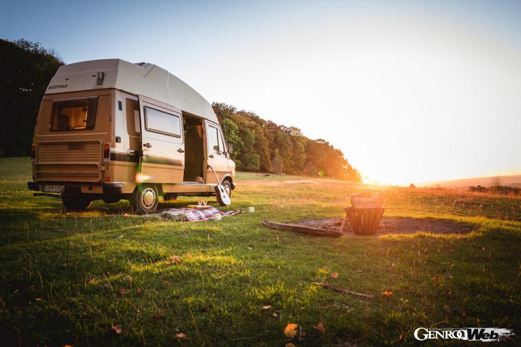 キュートなスタイルを持ち、本格的キャンピングカーとして1984年にデビューを飾った初代「メルセデス・ベンツ マルコポーロ」。