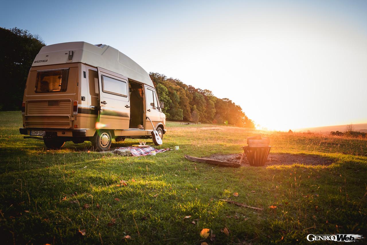 キュートなスタイルを持ち、本格的キャンピングカーとして1984年にデビューを飾った初代「メルセデス・ベンツ マルコポーロ」。