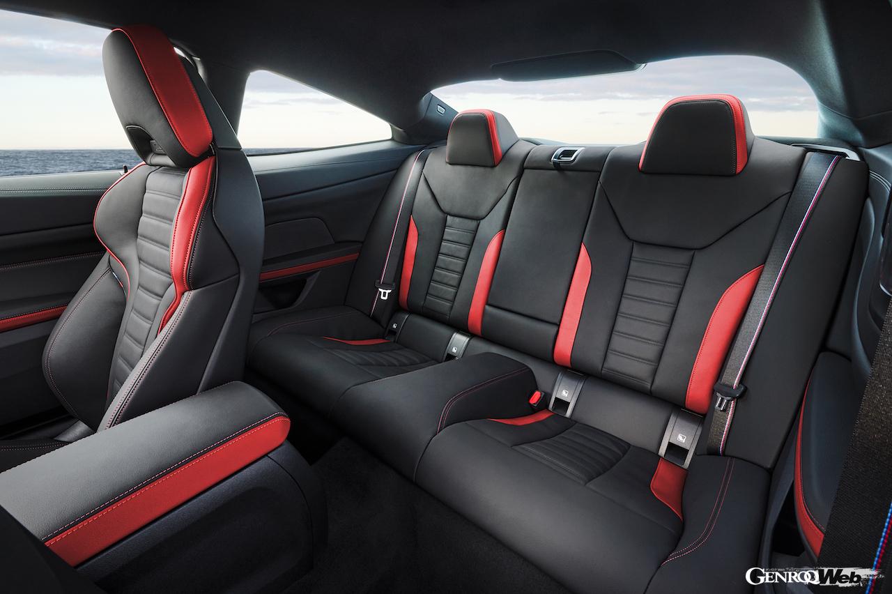 「BMW 4シリーズ クーペ」改良新型の走行インテリア。