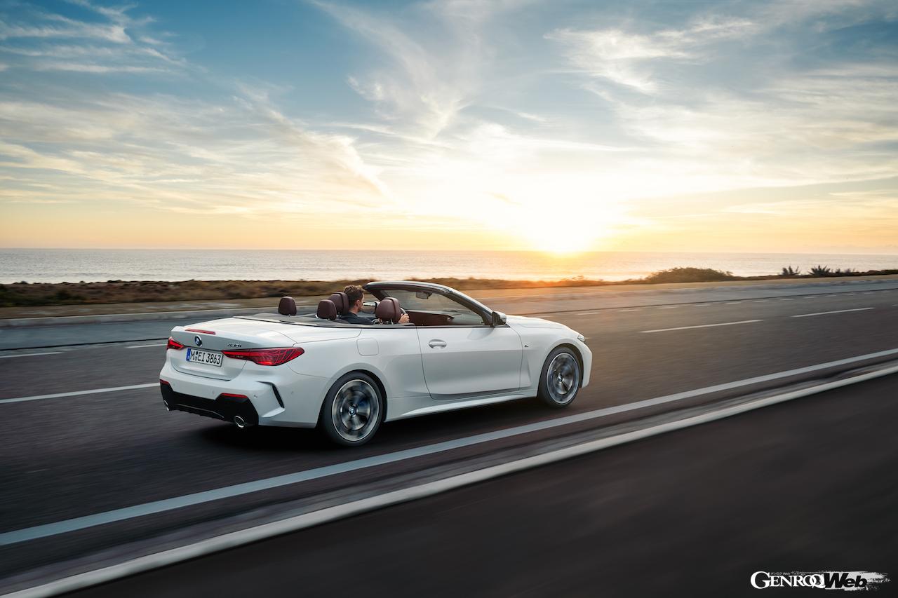 「BMW 4シリーズ コンバーチブル」改良新型の走行シーン。