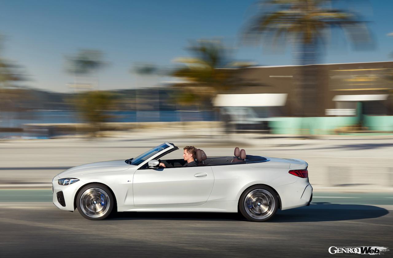「BMW 4シリーズ コンバーチブル」改良新型の走行シーン。