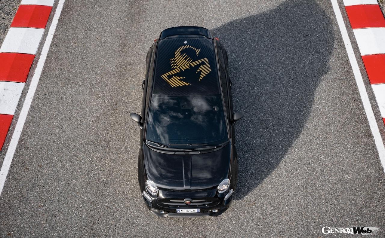 ルーフにスコーピオンのロゴが描かれた「アバルト 695 75° アニバーサリオ」が登場した。