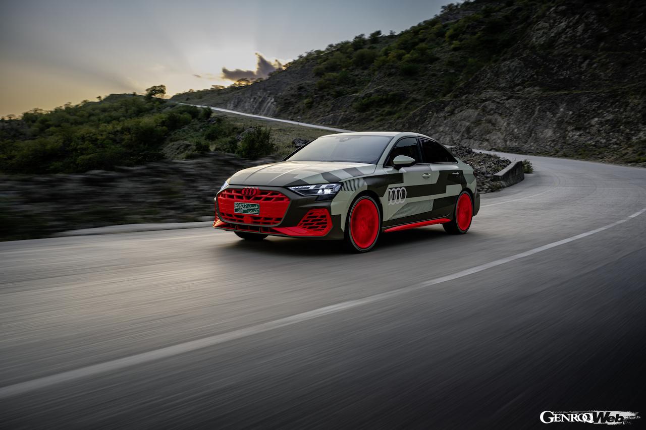 オーマーンで走行テストを行った「アウディ S3 サルーン」改良新型。