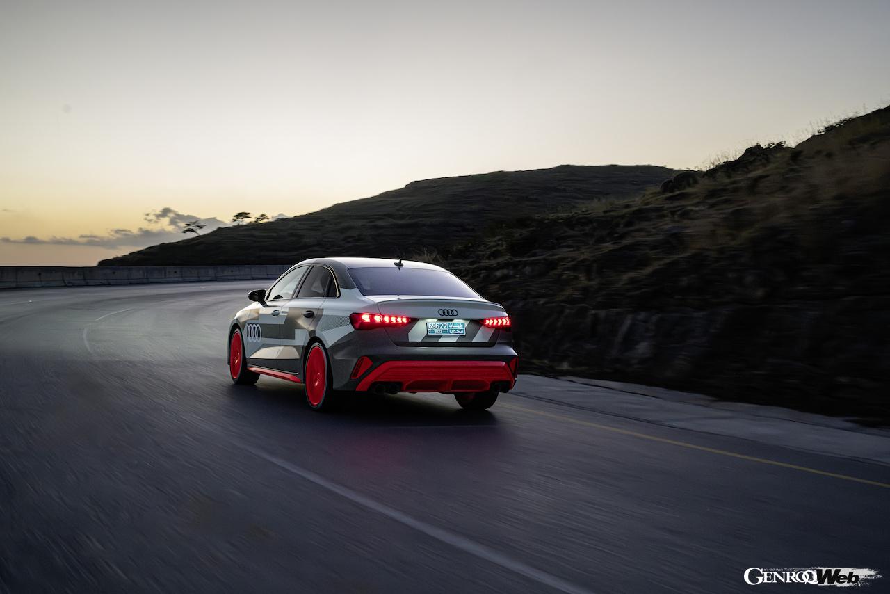 オーマーンで走行テストを行った「アウディ S3 セダン」改良新型。